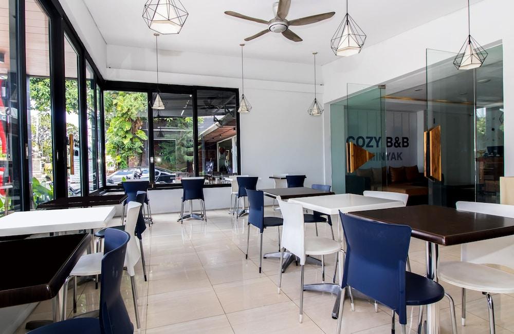 Oyo 2854 Cozy B&B Seminyak Exterior photo